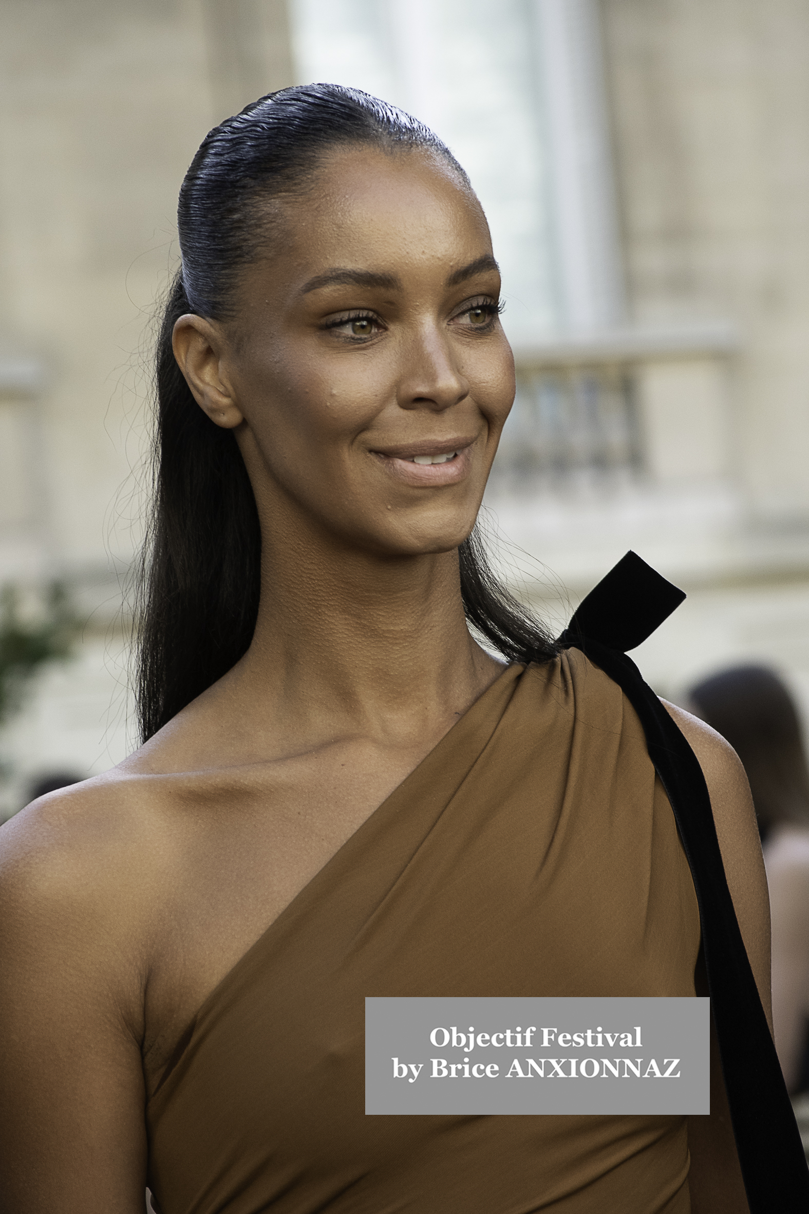 Photo streetstyle de Leonie Hanne -  Streetstyle photos of guest arrivals at the Nina Ricci show lors du défilé Nina Ricci Spring 2025 à Streetstyle-photos-of-guest-arrivals-at-the-Nina-Ricci-show, Paris Fashion Week le 7 March 2025 par Brice ANXIONNAZ (Objectif Festival)